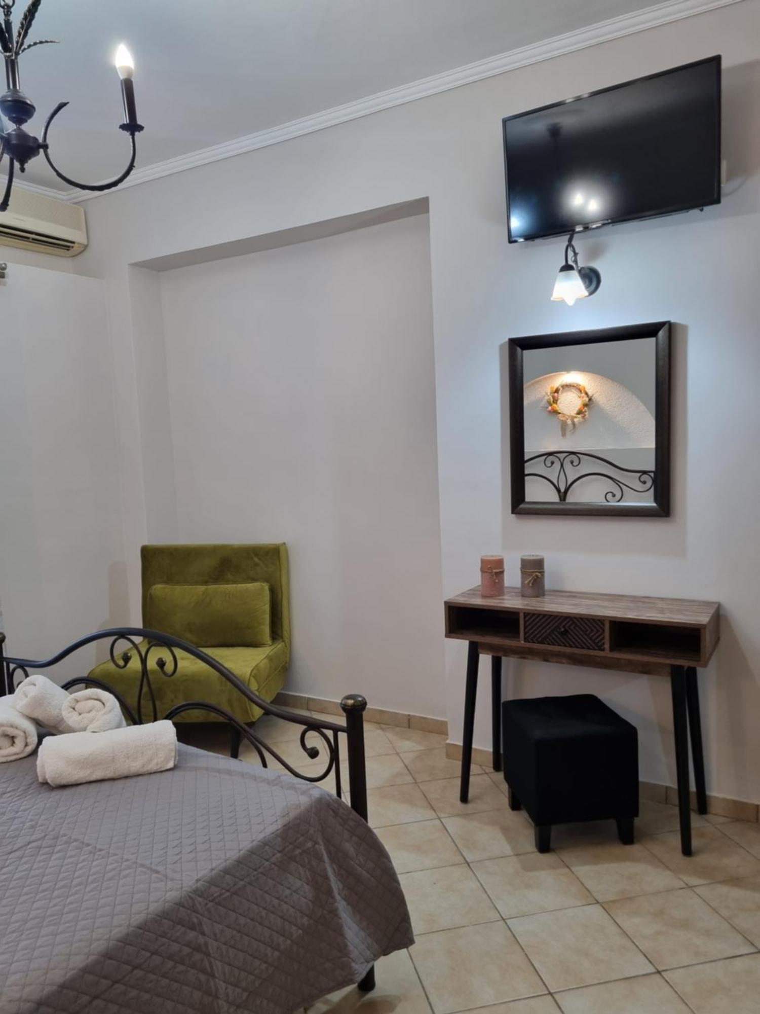 Marathon Studios & Apartment