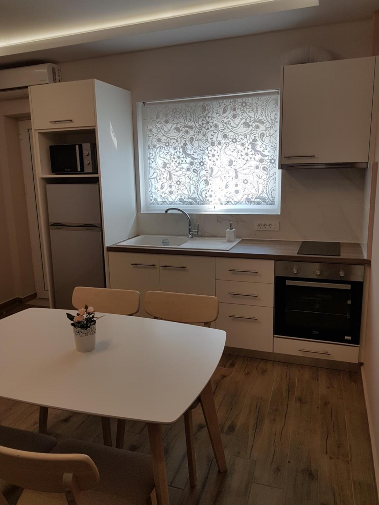 Marathon Studios & Apartment *