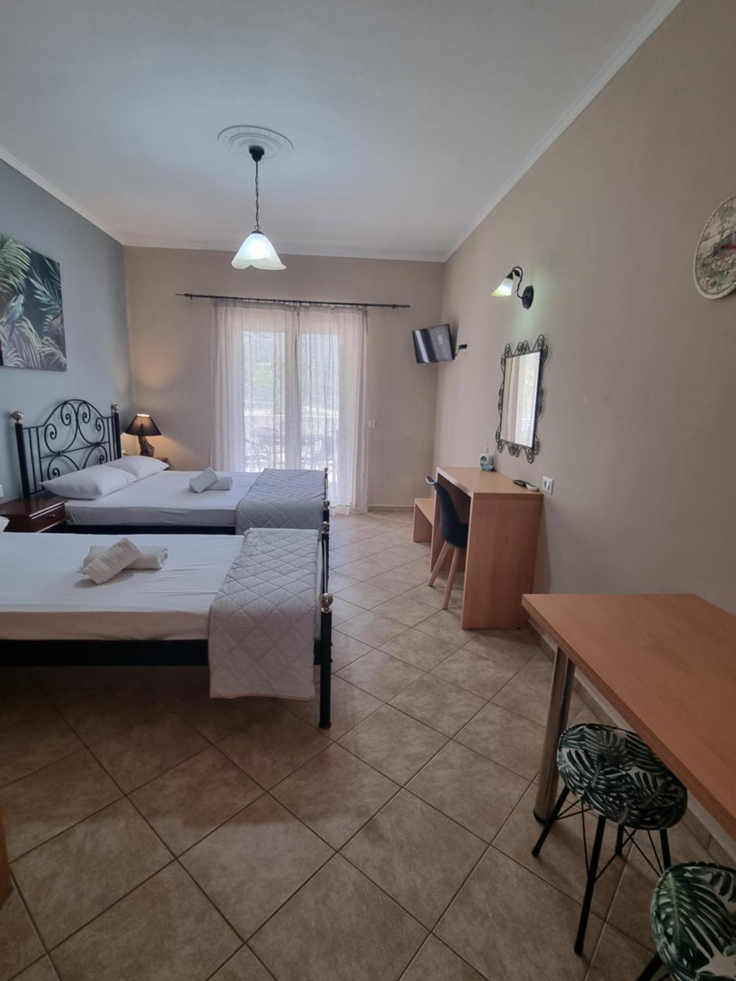 Marathon Studios & Apartment